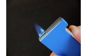 Jean Claude Feuerzeug Flat Flame Jet blau matt/chrom Jean Claude Feuerzeug Flat Flame Jet blau matt/chrom
